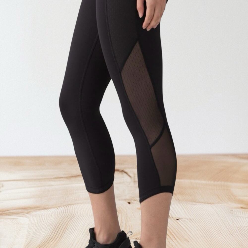 Lululemon Body Con Crop Black Size 6
